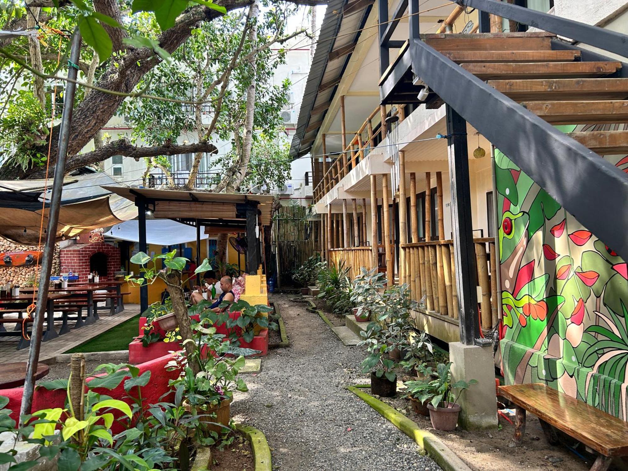 Lazy Dog Bed & Breakfast Balabag  Exterior photo