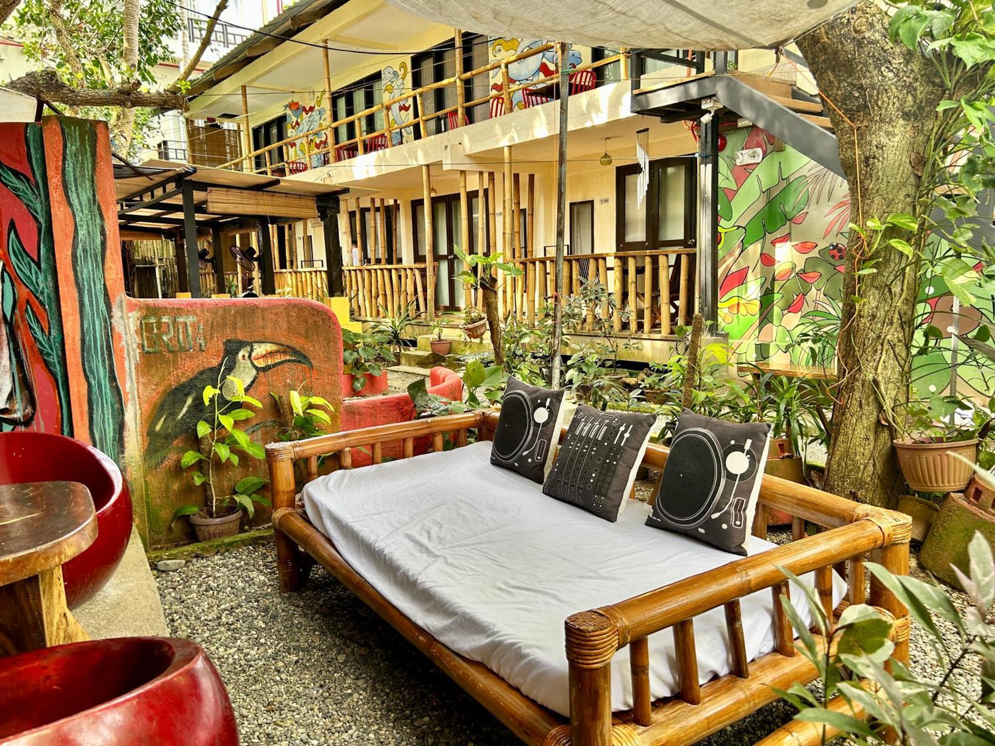 Lazy Dog Bed & Breakfast Balabag  Exterior photo