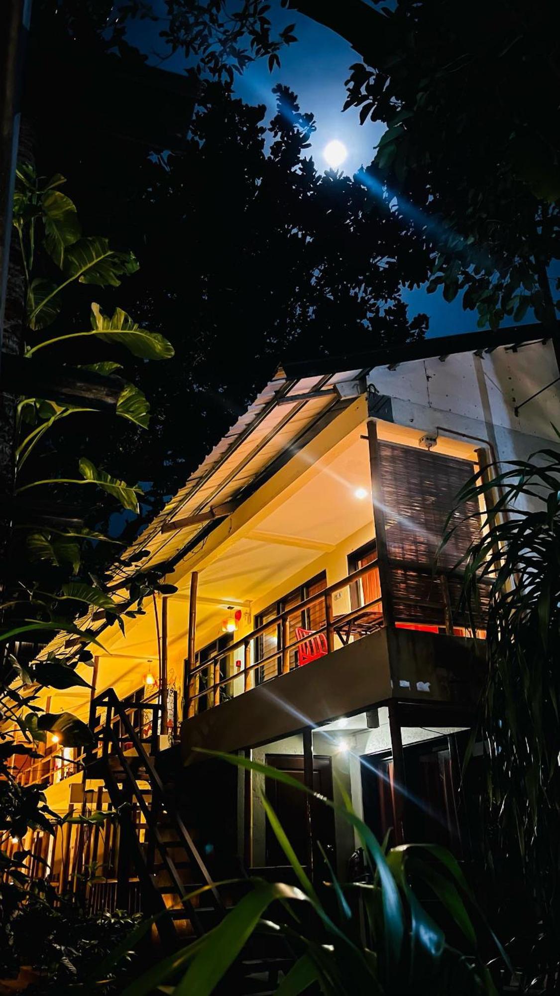 Lazy Dog Bed & Breakfast Balabag  Exterior photo