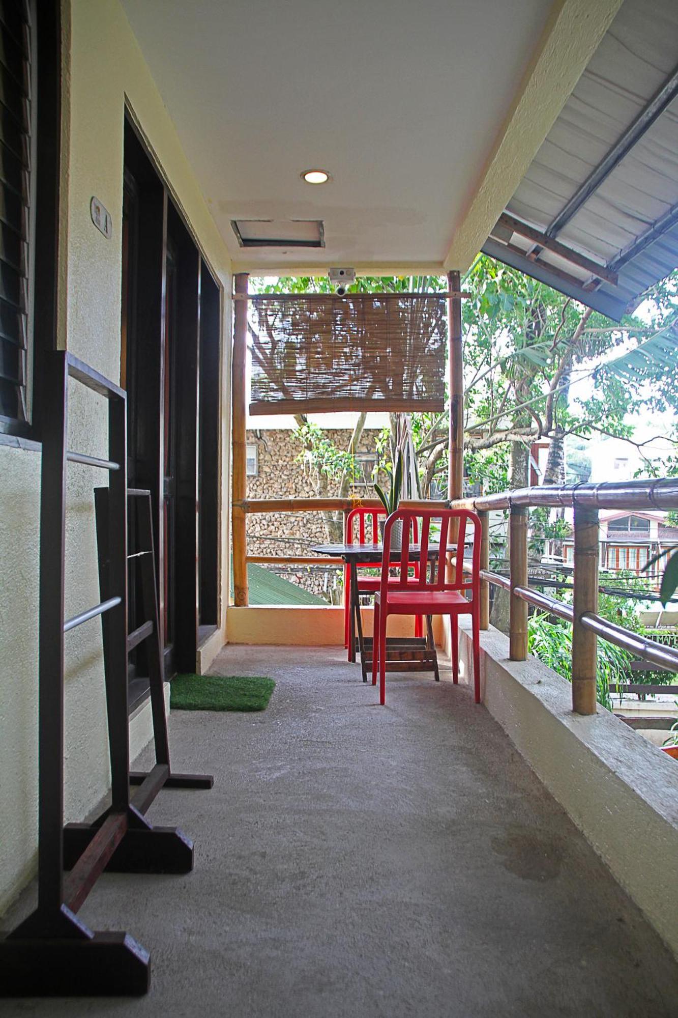 Lazy Dog Bed & Breakfast Balabag  Exterior photo