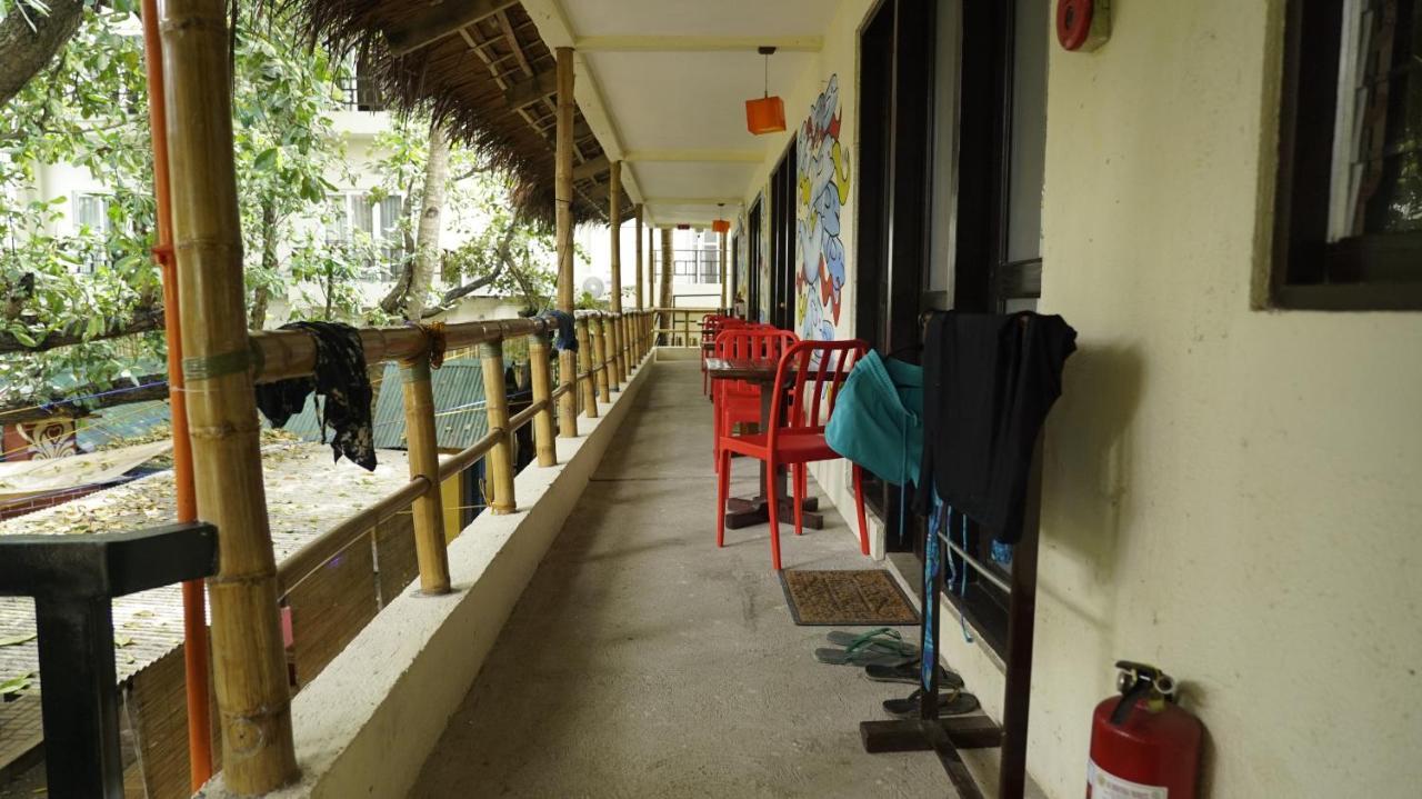 Lazy Dog Bed & Breakfast Balabag  Exterior photo